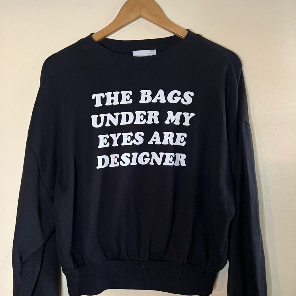 Black fitted graphic sweatshirt